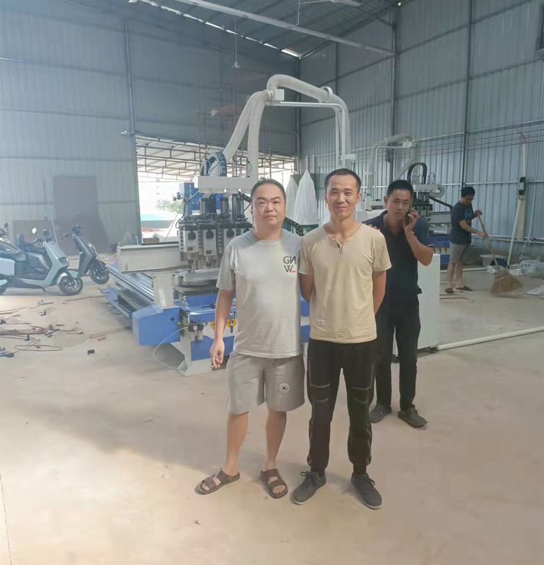 廣東茂名四工序開料機(jī)(圖1) 廣東茂名四工序開料機(jī)(圖1)