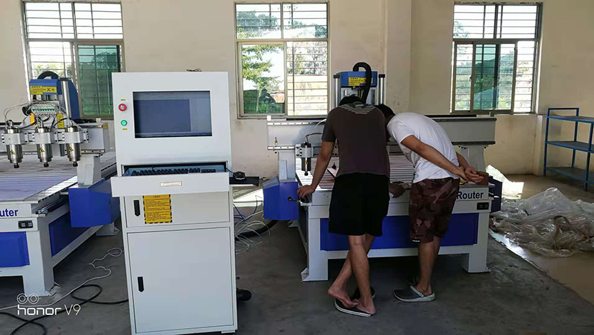 海南兩臺木工雕刻機(圖1) 海南兩臺木工雕刻機(圖1)