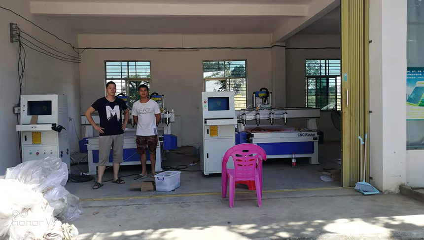 海南兩臺木工雕刻機(圖3) 海南兩臺木工雕刻機(圖3)